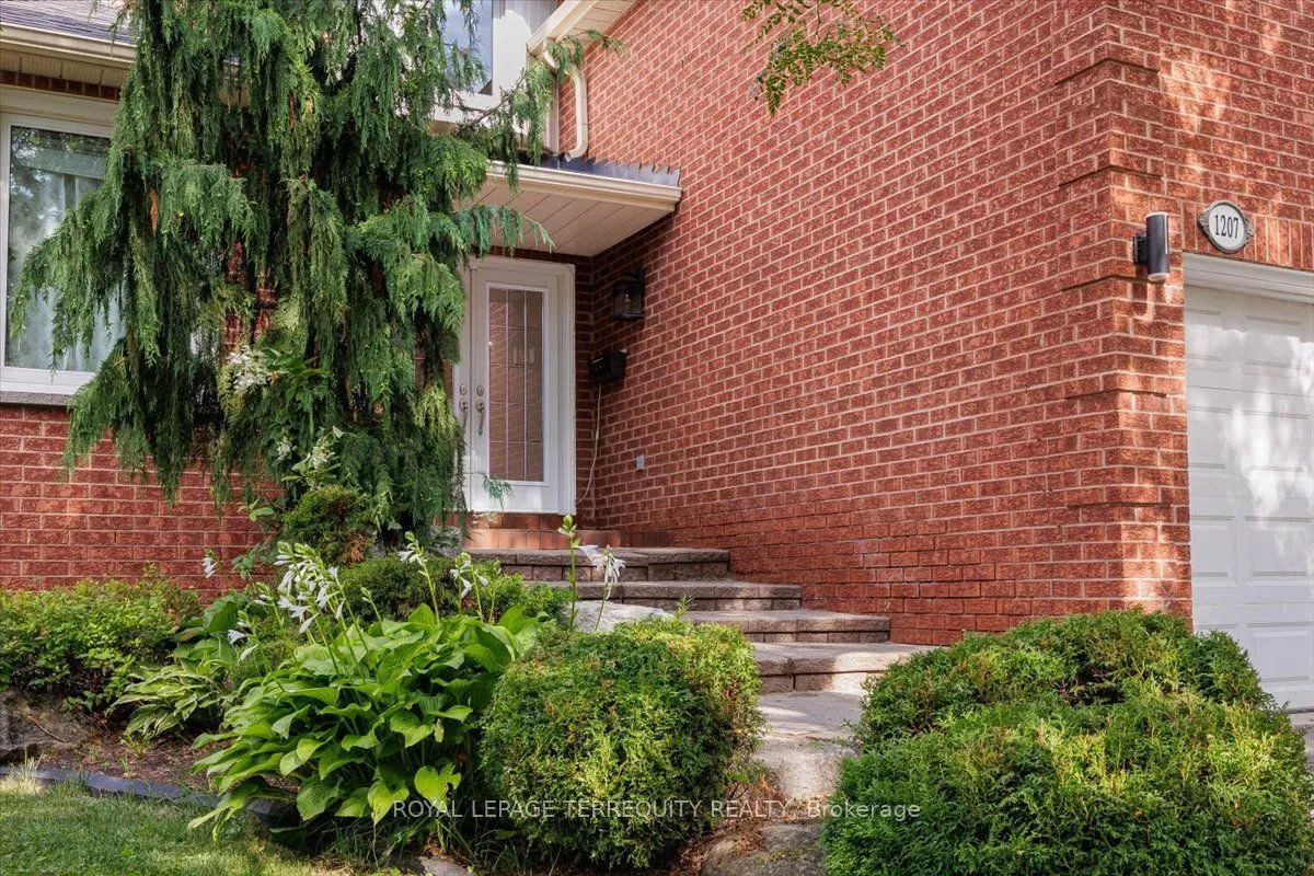 1207 Dogwood Crescent — photo 3