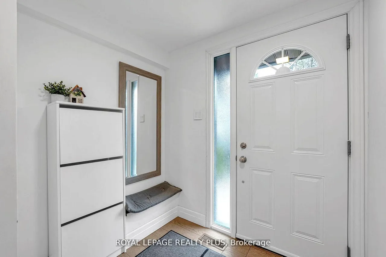 1755 Rathburn Road E — photo 3