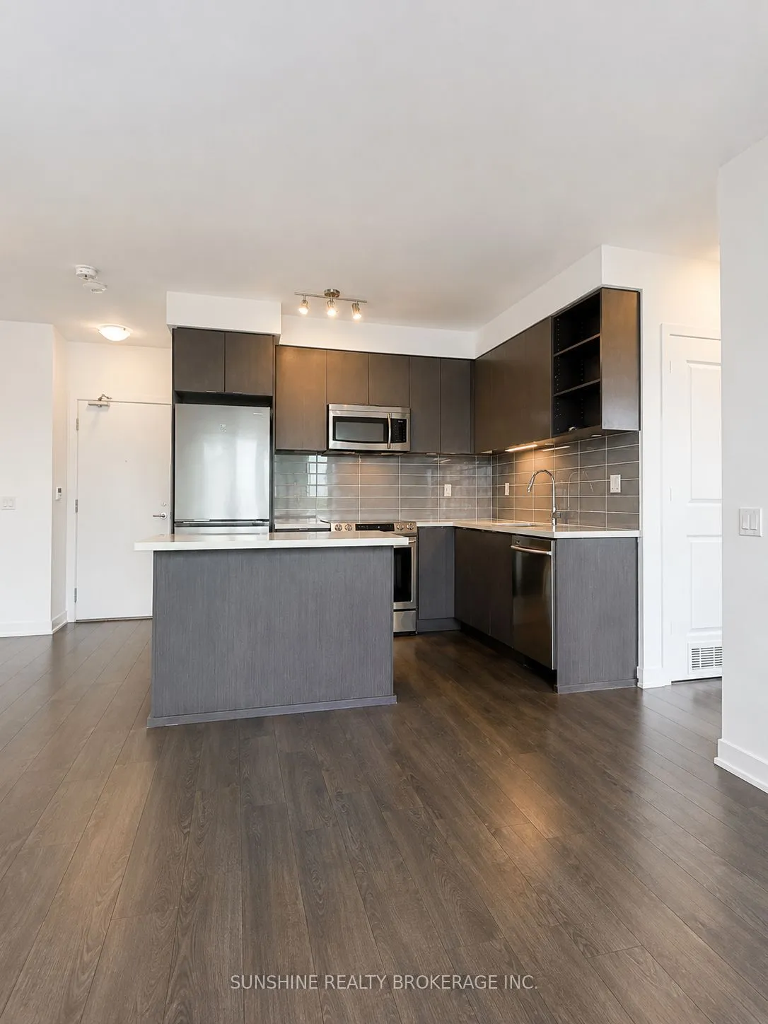 4699 glen erin Drive — photo 3