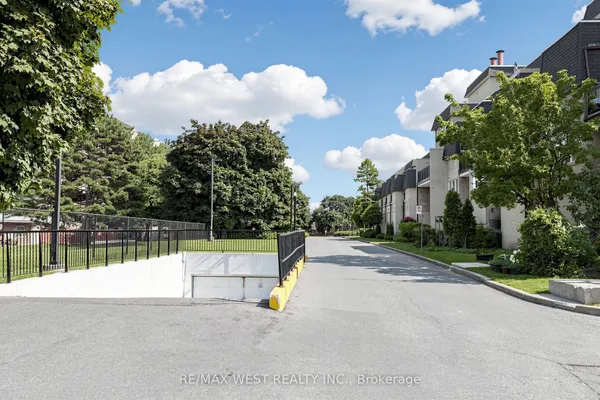 1624 Bloor Street — photo 2