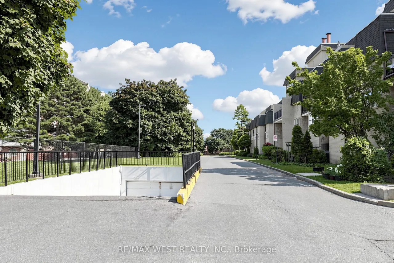 1624 Bloor Street — photo 2