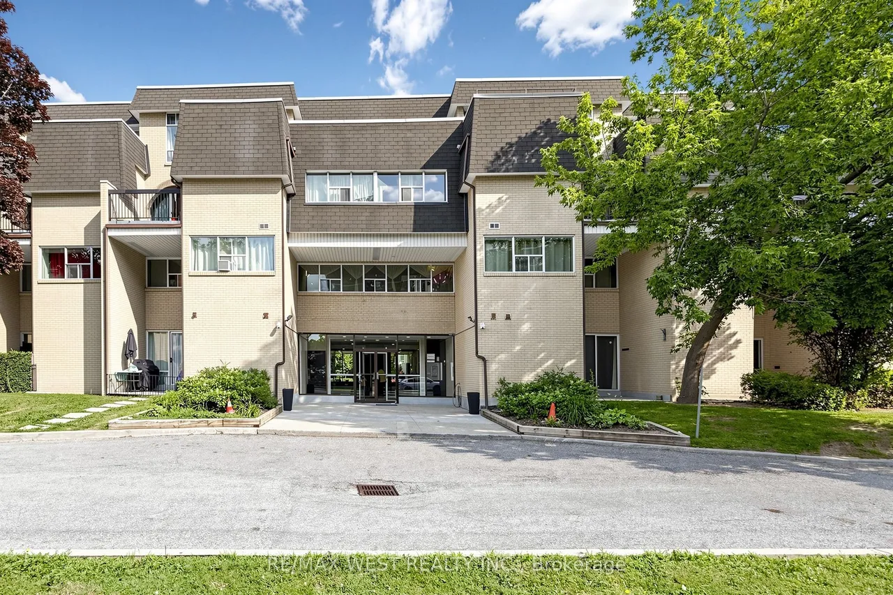 1624 Bloor Street — photo 3
