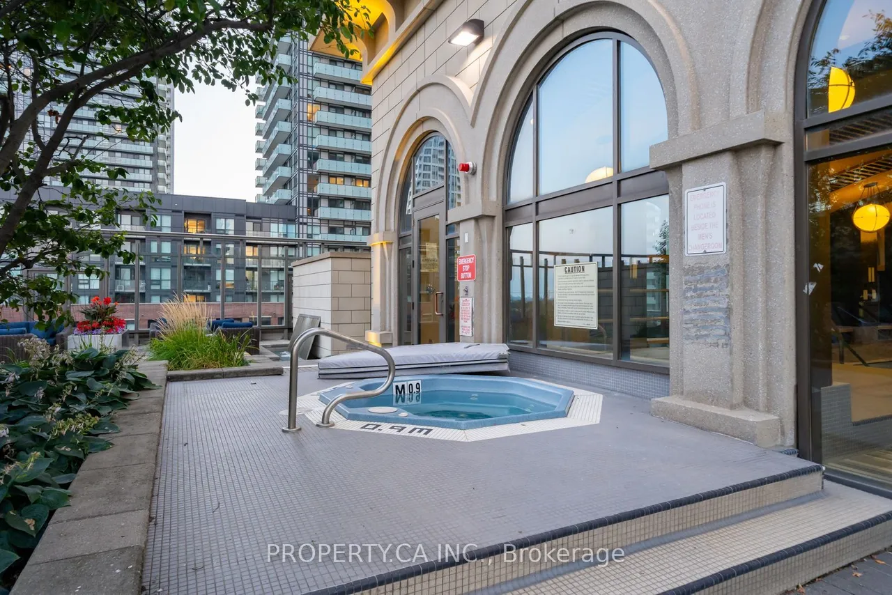 383 Prince Of Wales Drive — photo 49