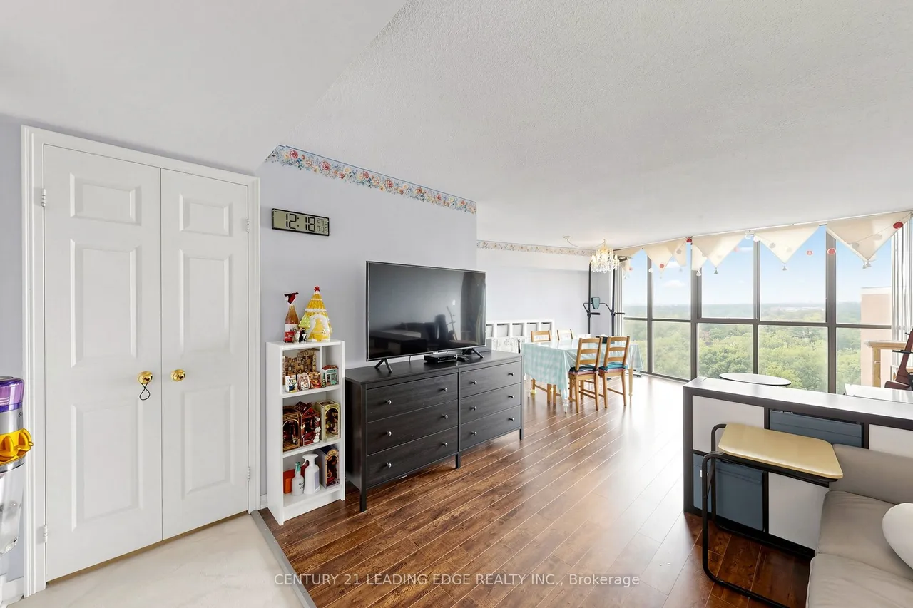 1230 Marlborough Court W — photo 3
