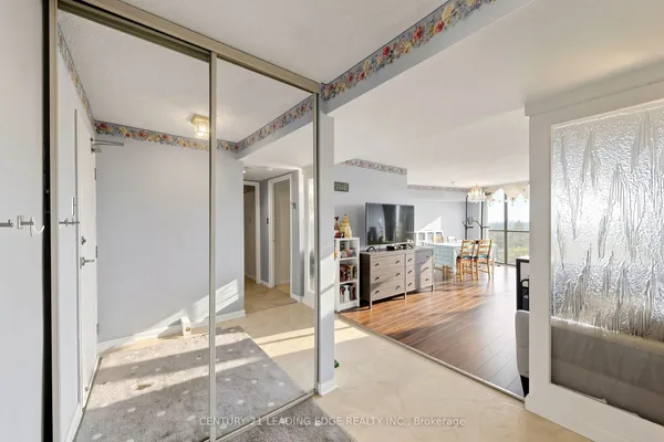 1230 Marlborough Court W — photo 2