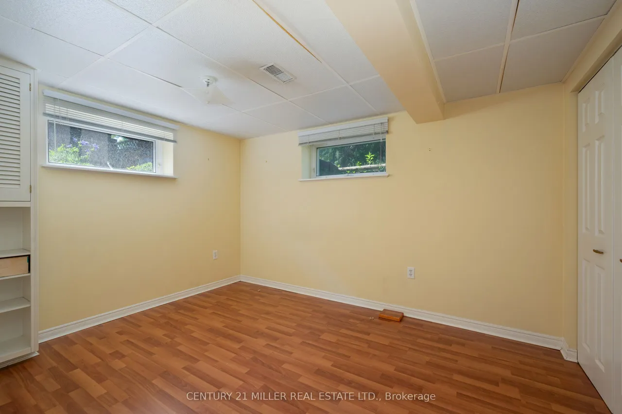 1304 Avon Crescent — photo 18