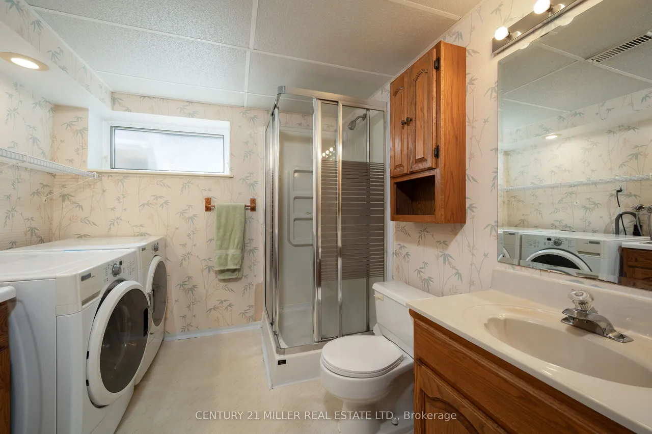 1304 Avon Crescent — photo 19