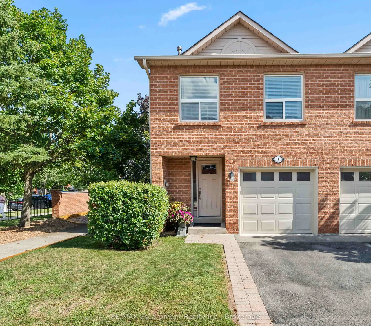 1500 Reeves Gate