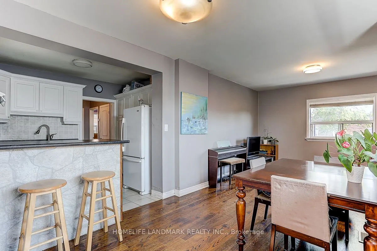1281 Davenport Road — photo 3