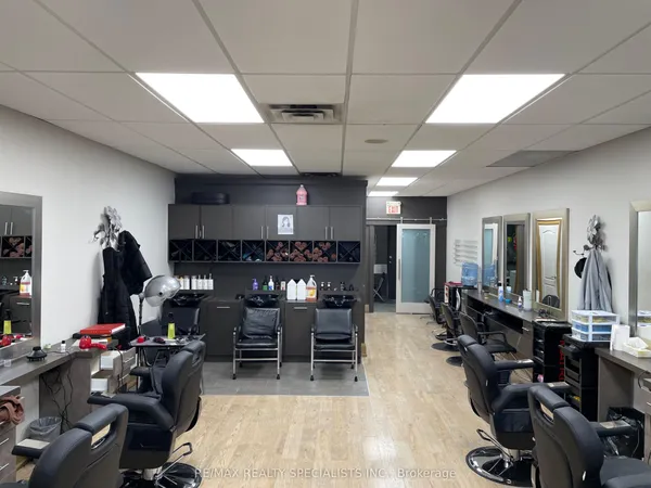 4 Mclaughlin Road S