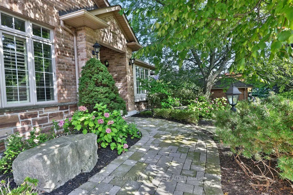 1092 CROFTON Way — photo 3