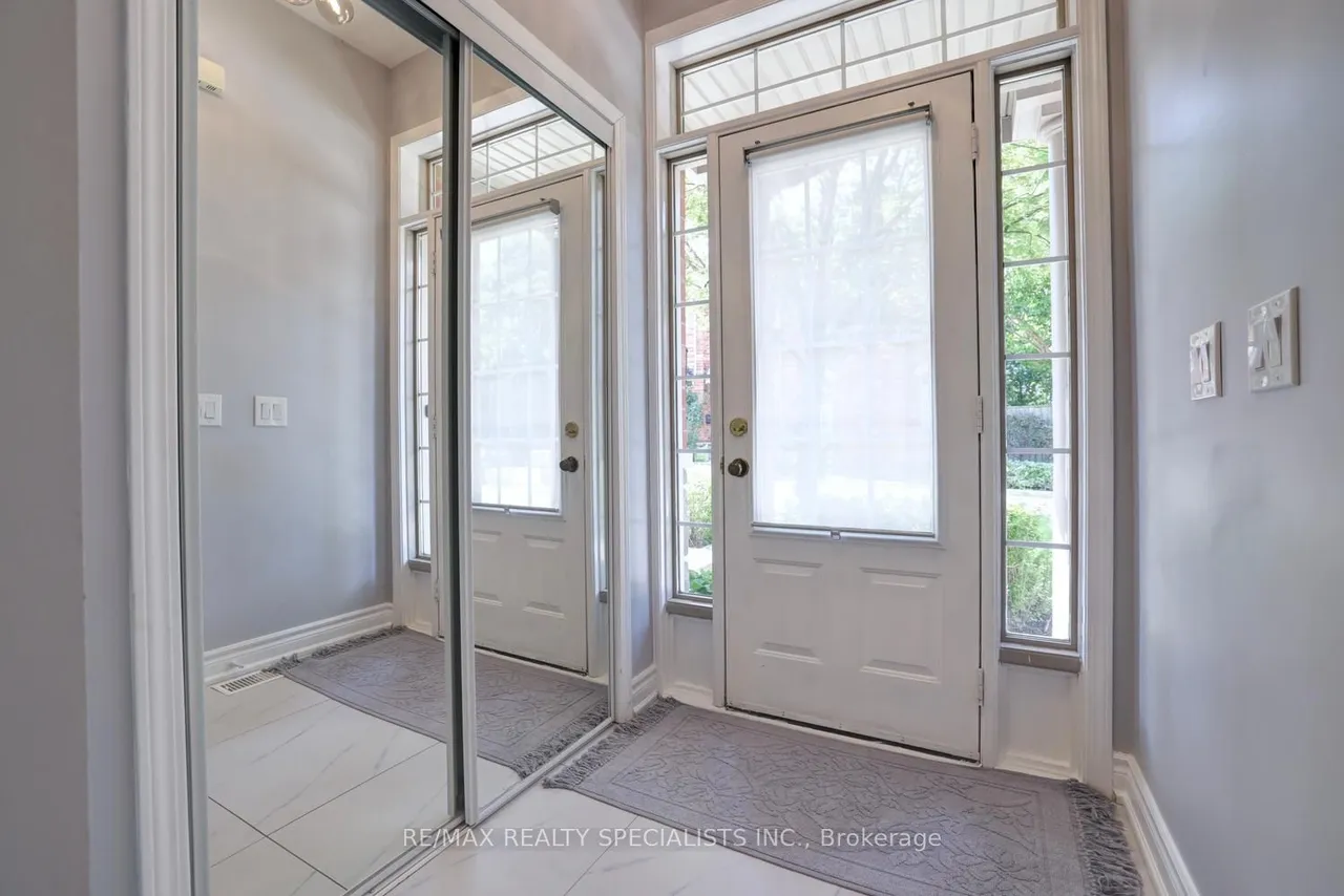 2401 Fifth Line W — photo 3