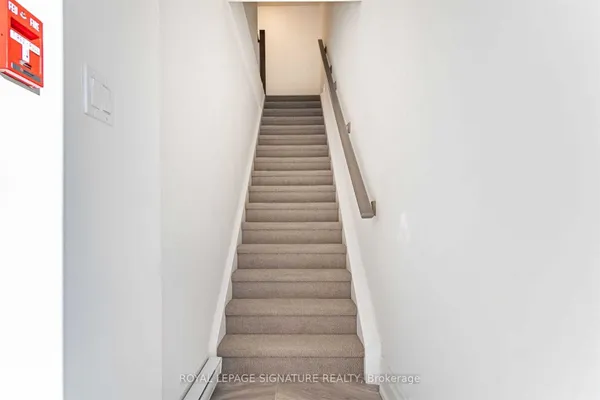 760 Lakeshore Road E — photo 2
