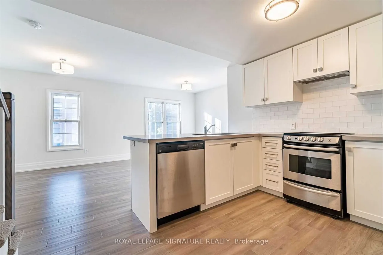 760 Lakeshore Road E — photo 3