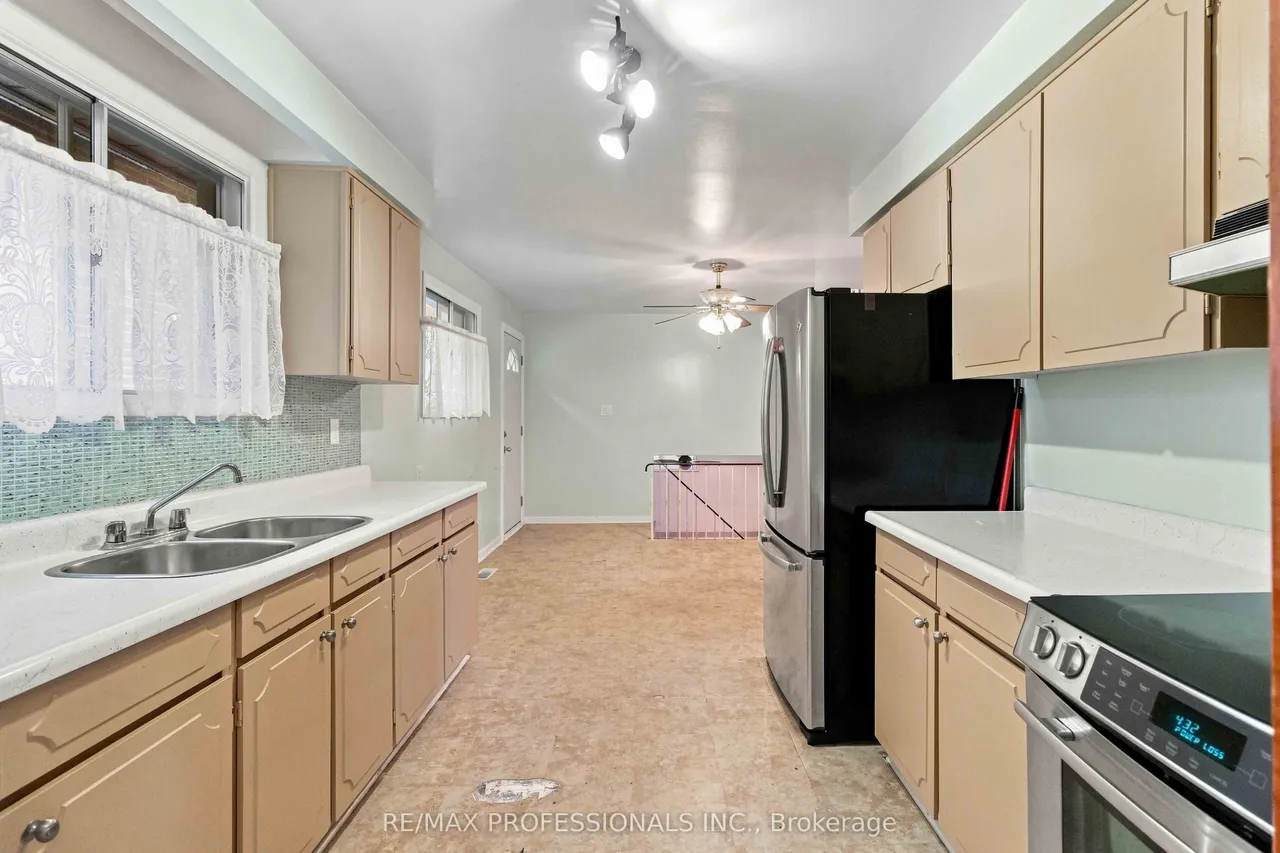 7449 Pickfair Drive — photo 3