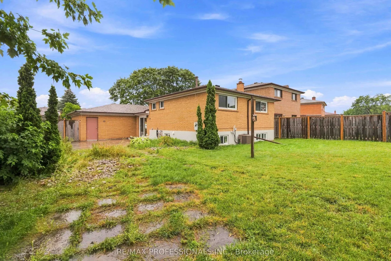 7449 Pickfair Drive — photo 25