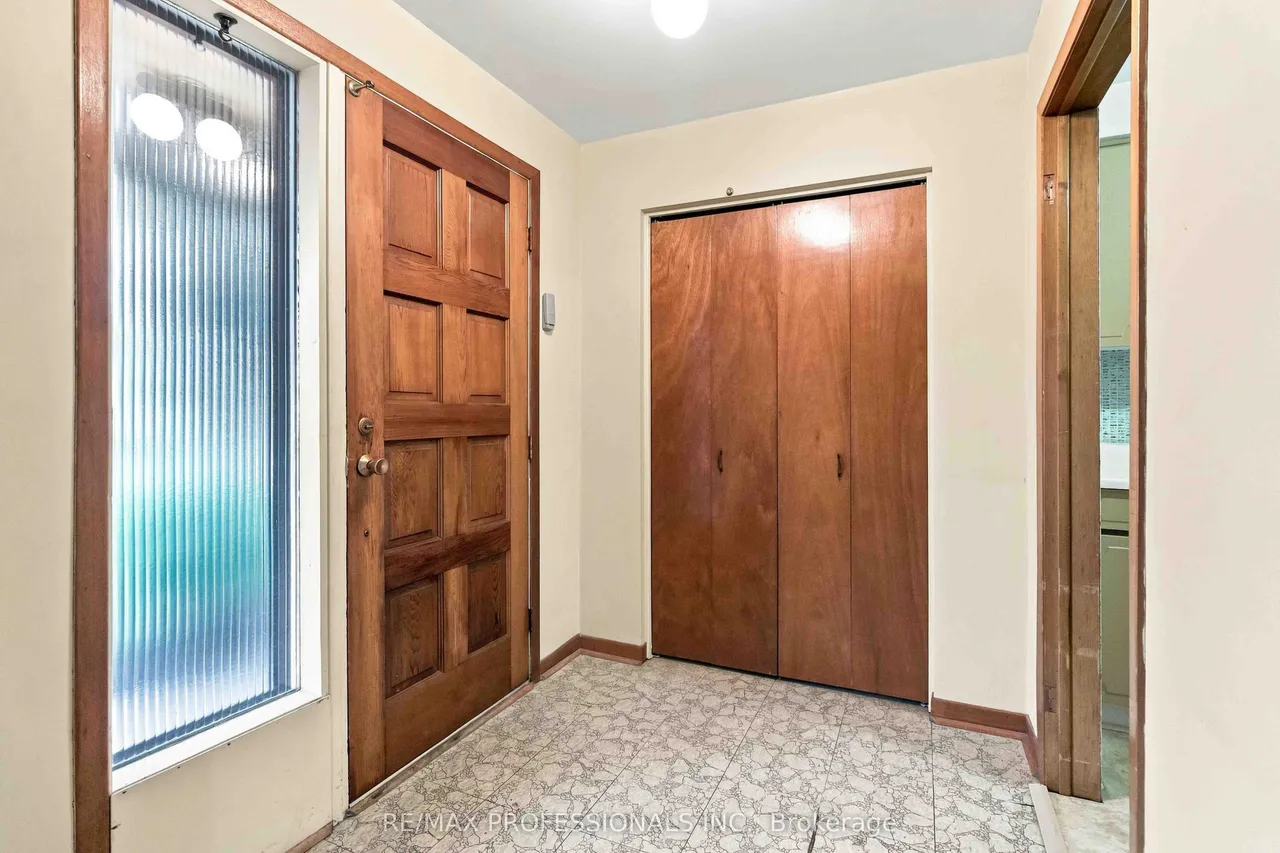 7449 Pickfair Drive — photo 2
