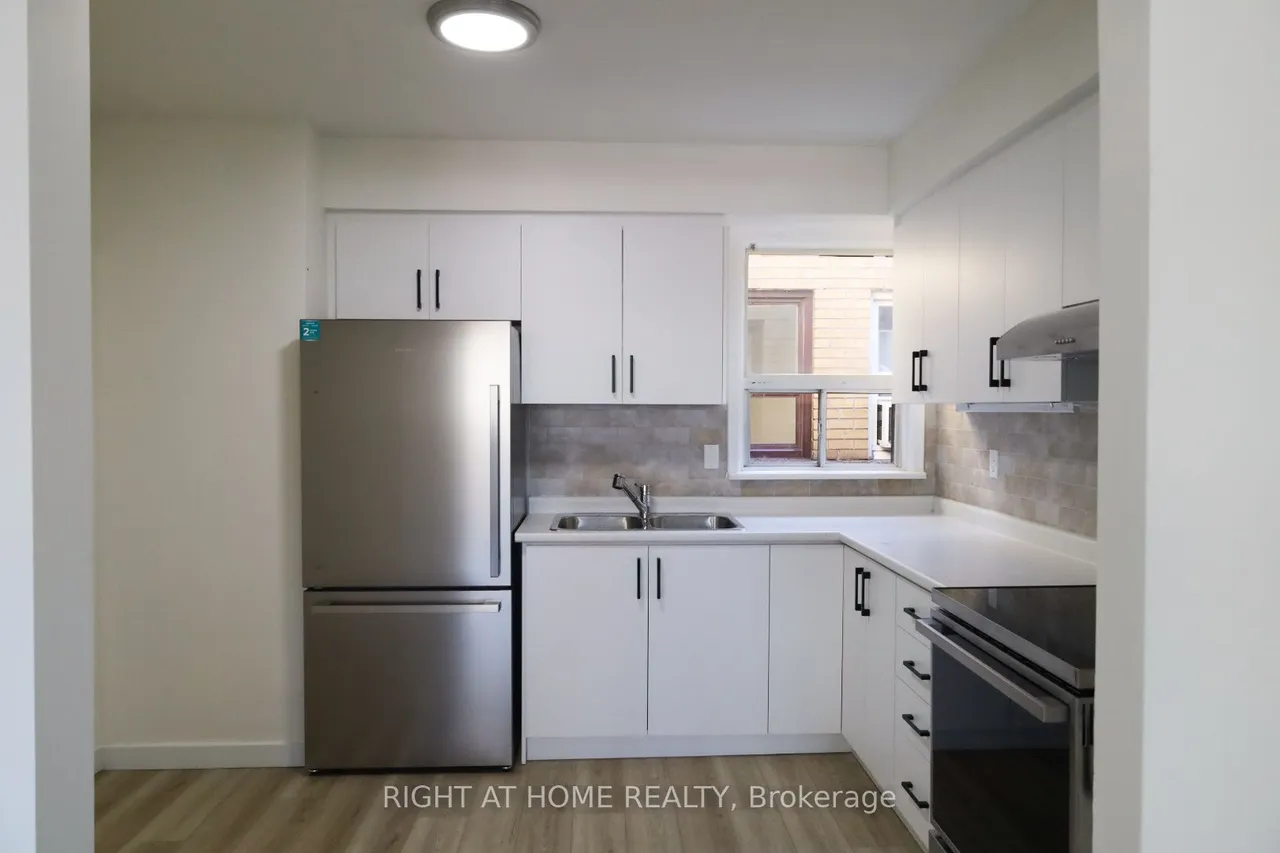 553 Rogers Road — photo 3