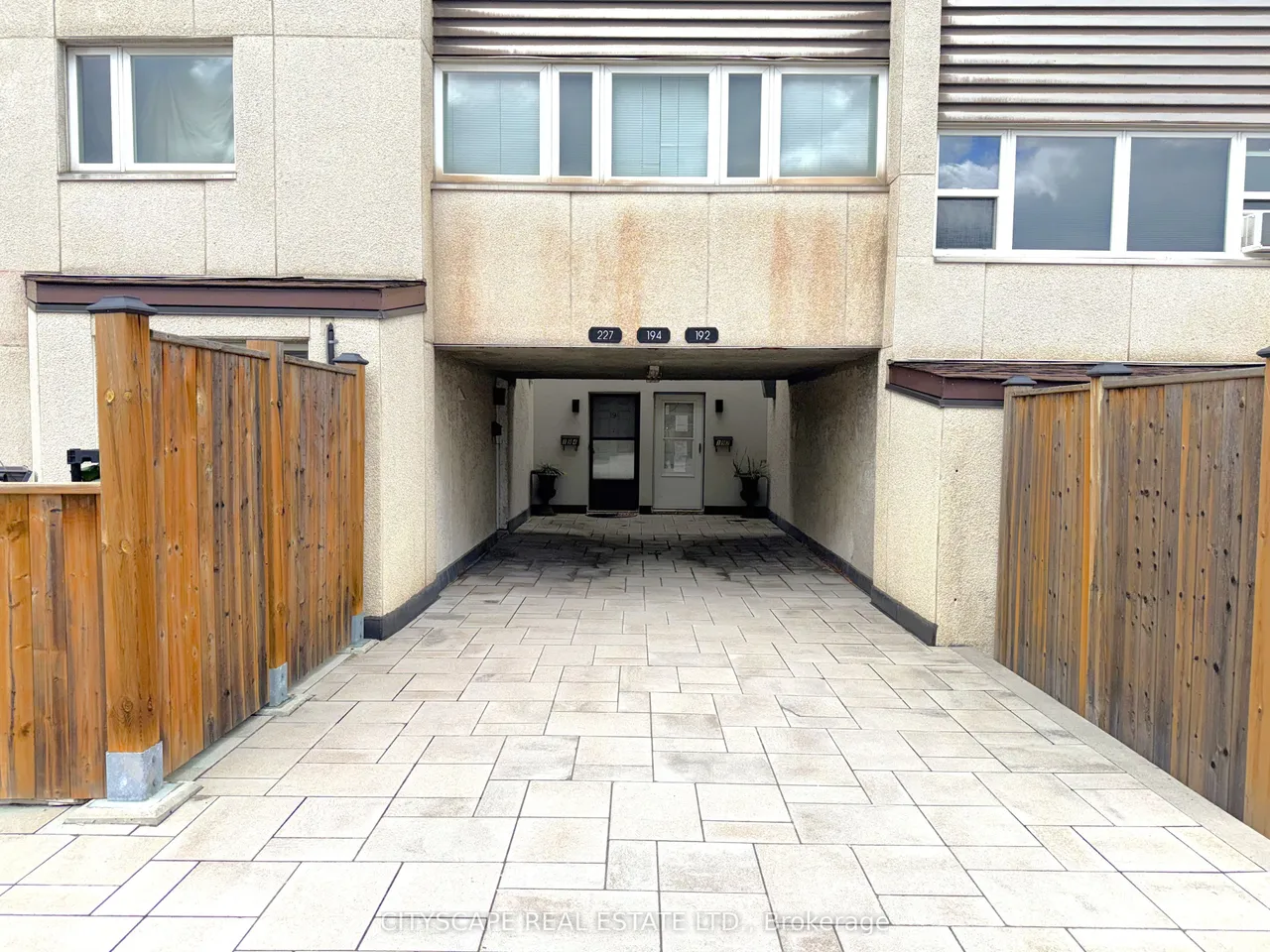 1055 Dundas Street E — photo 26