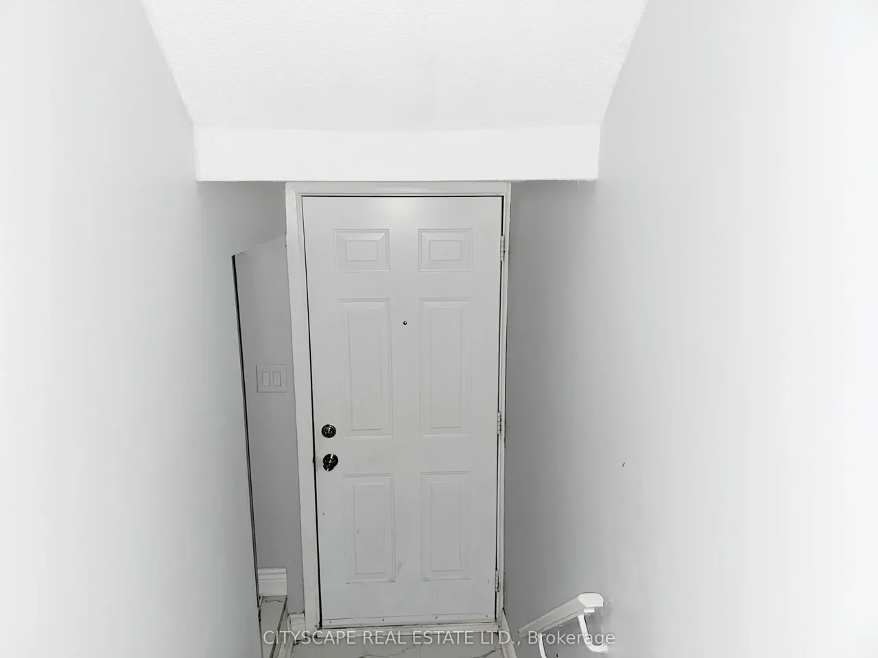 1055 Dundas Street E — photo 3