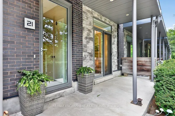 21 Godfreys Lane — photo 2