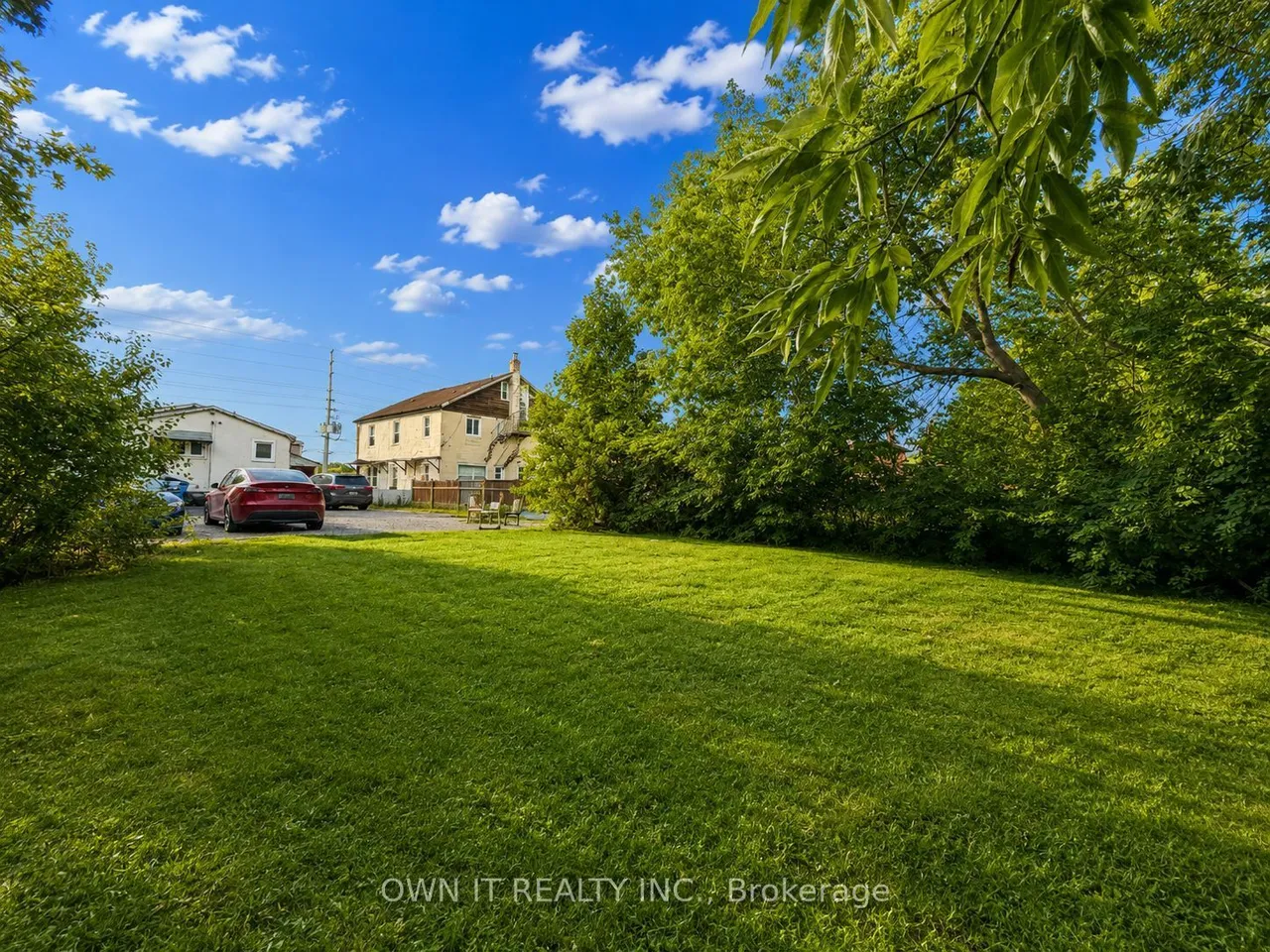 7104 Goreway Drive — photo 40