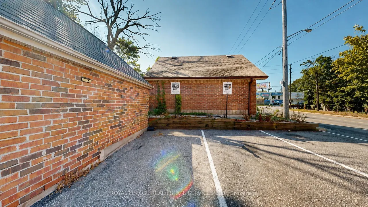 85 Albani Street — photo 43