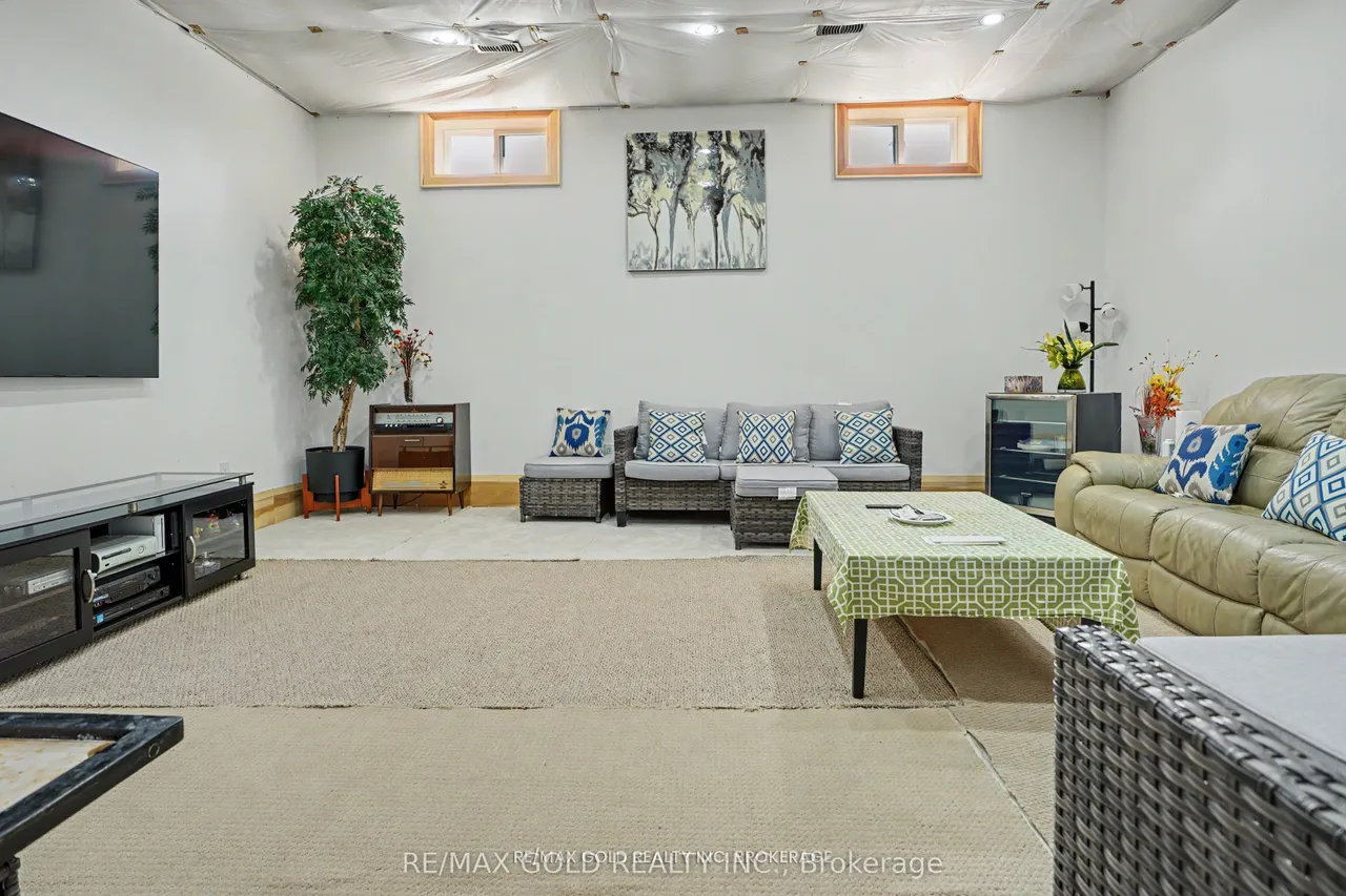 8930 Creditview Road — photo 49