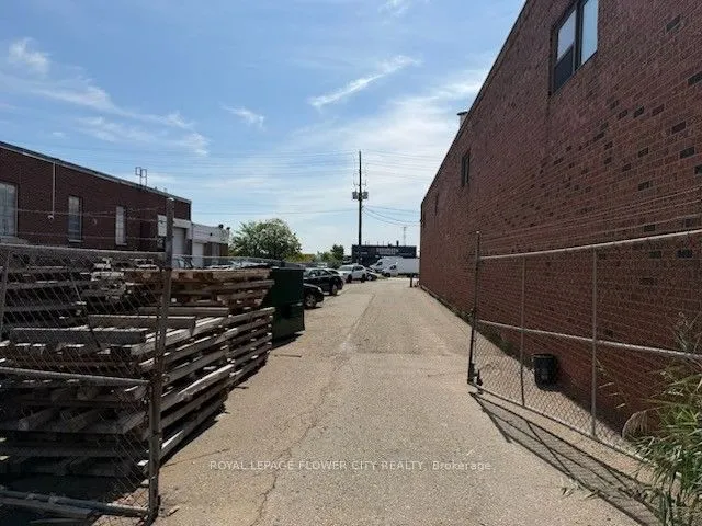 98 STAFFORD Drive — photo 3