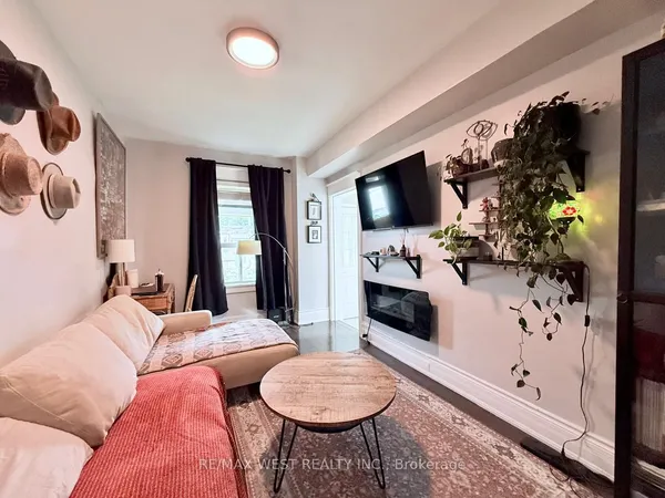 231 Rosemount Avenue — photo 2