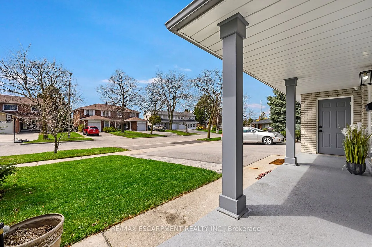 3726 Holden Crescent — photo 3