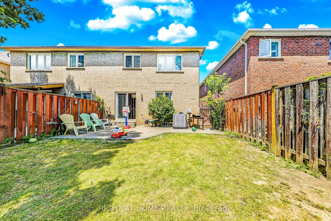 28 Cedarvalley Boulevard — photo 49