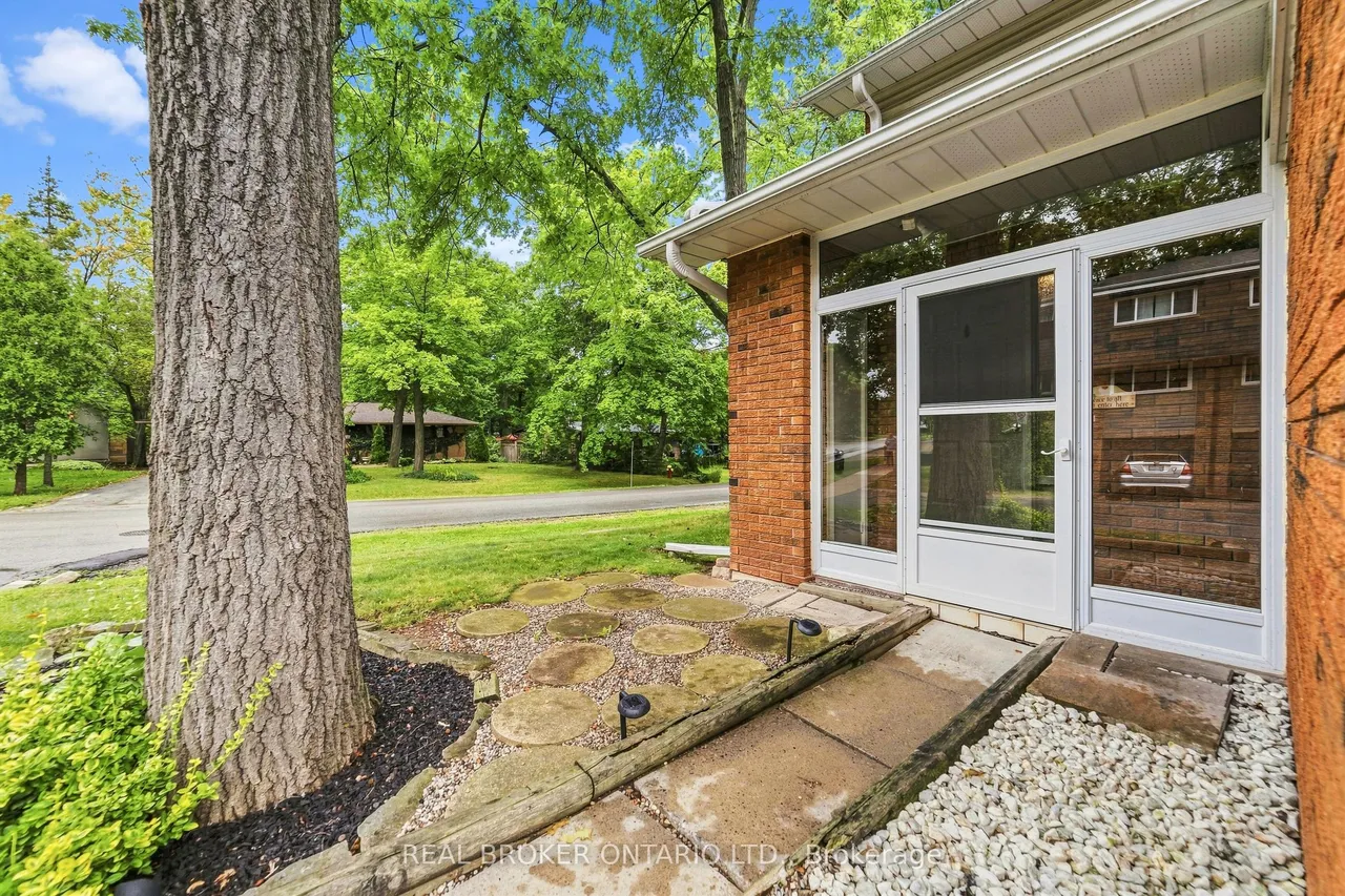 1270 Gainsborough Drive — photo 3