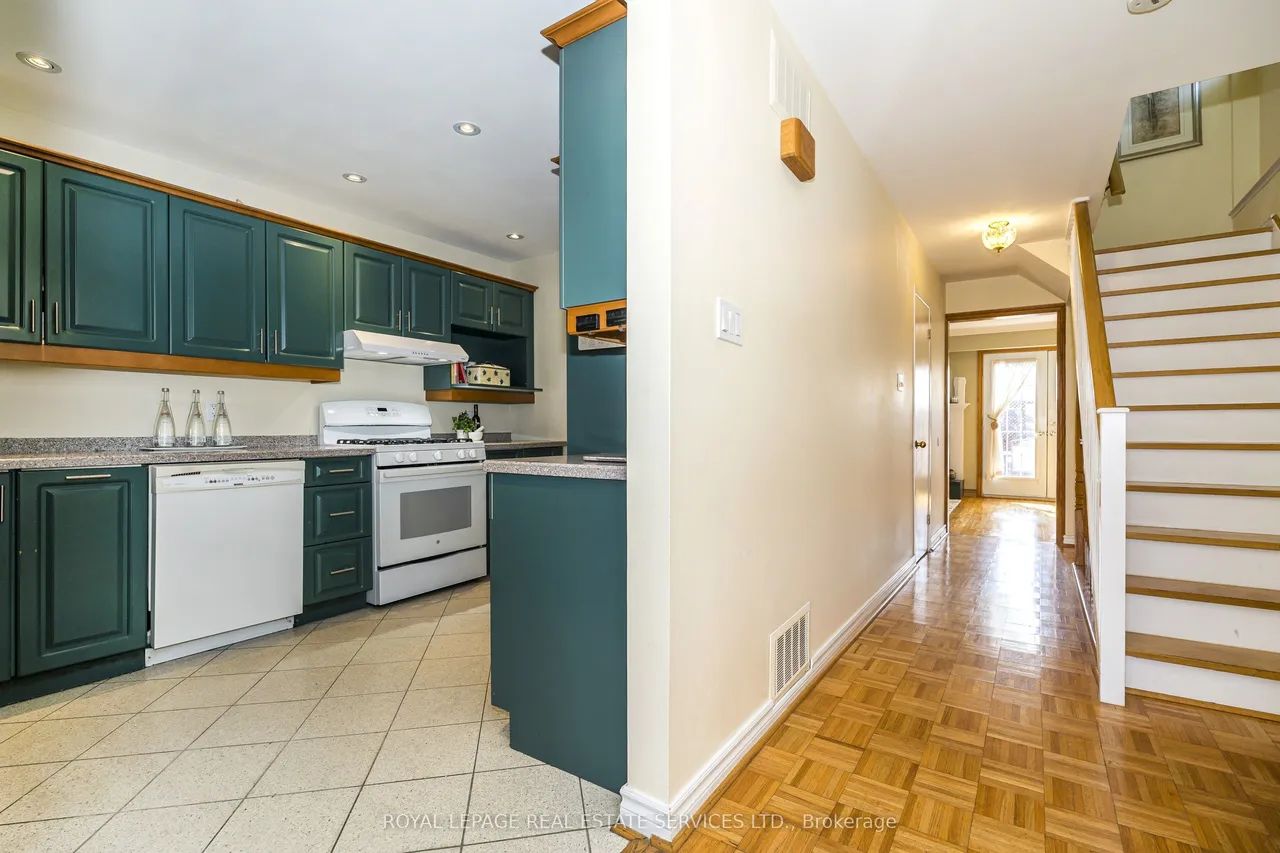 336 Queen Street S — photo 3