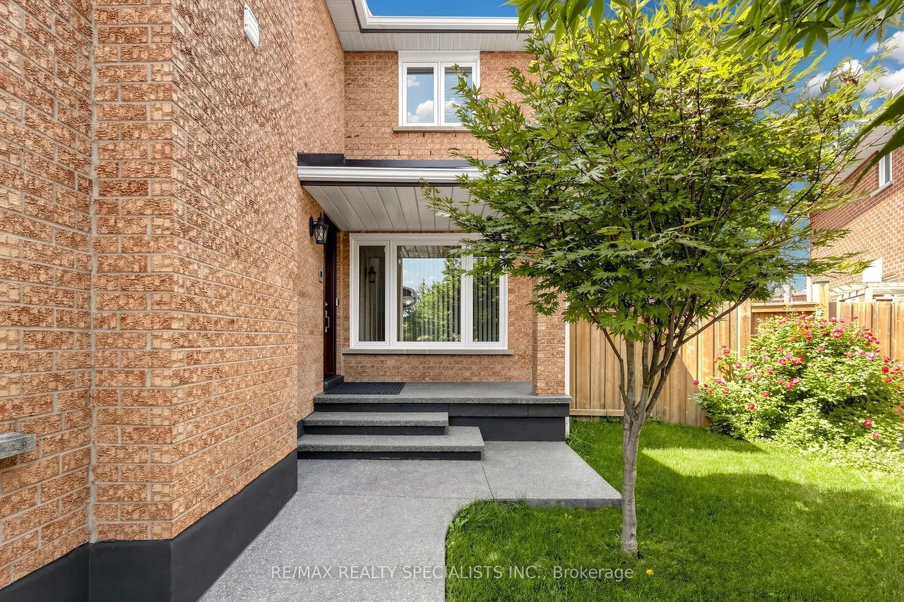 776 Savoy Crescent — photo 3