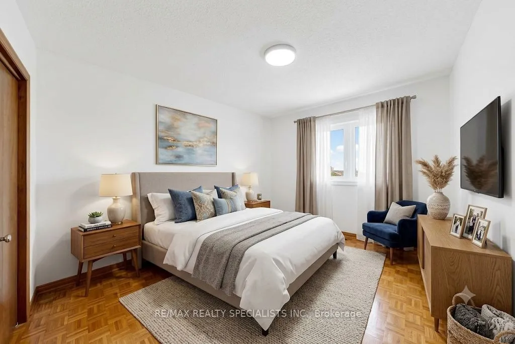 776 Savoy Crescent — photo 47
