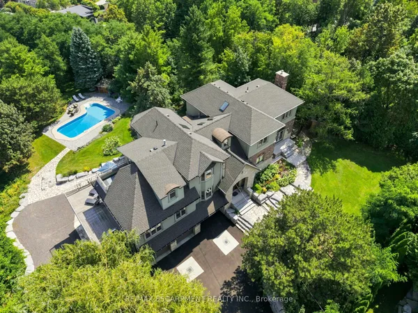 1296 Dundas Street