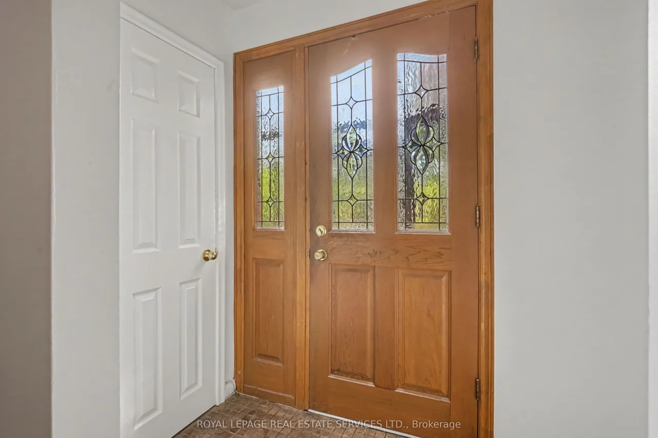647 Burnhamthorpe Road — photo 3