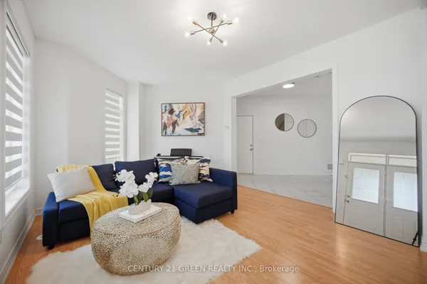 537 Dundas Street E — photo 2