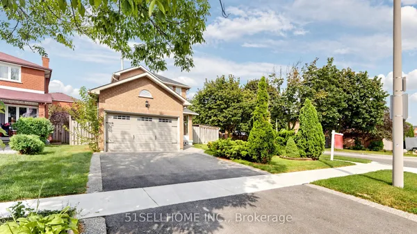 846 Savoy Crescent