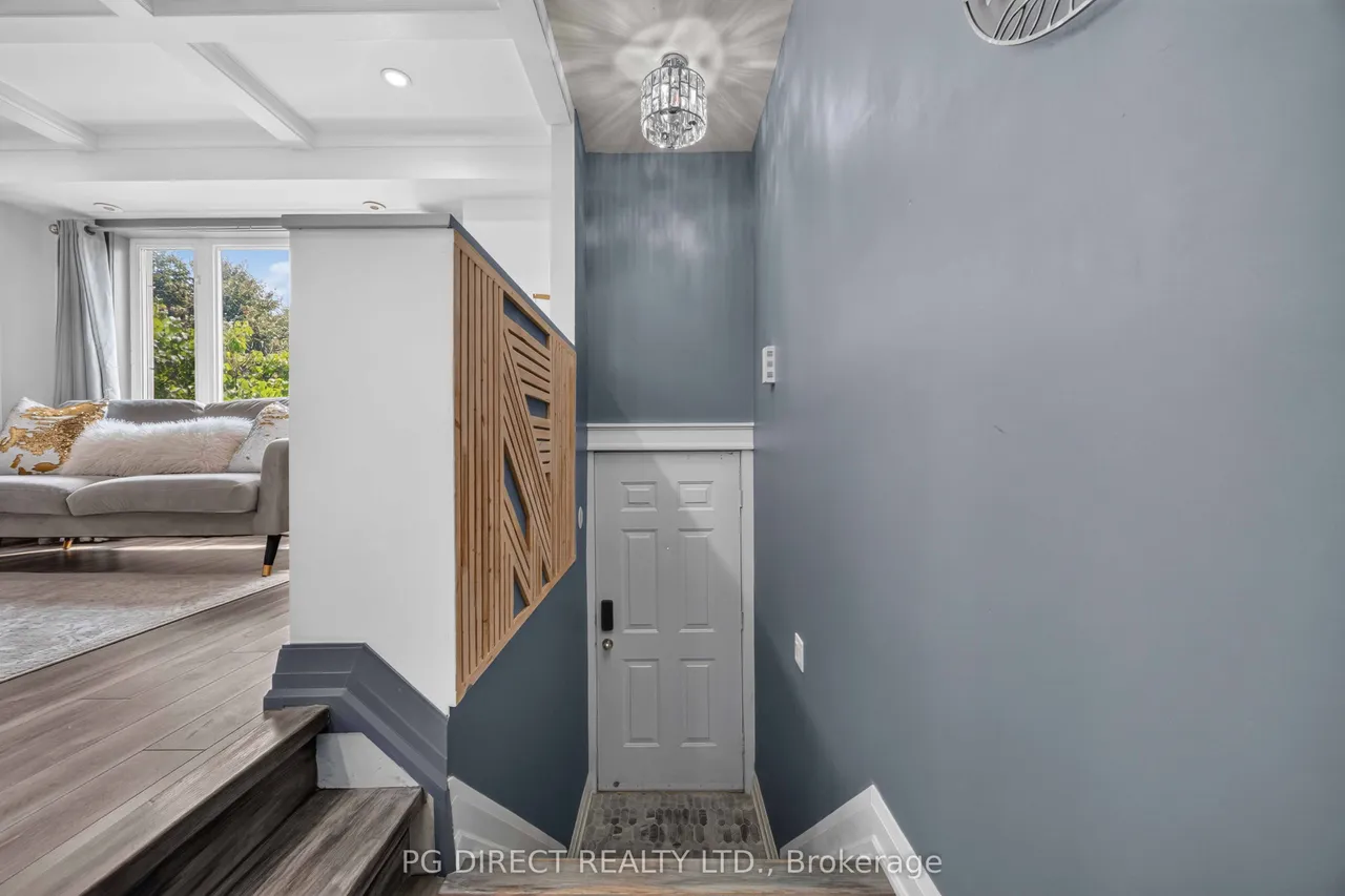 4975 Southampton Drive — photo 2