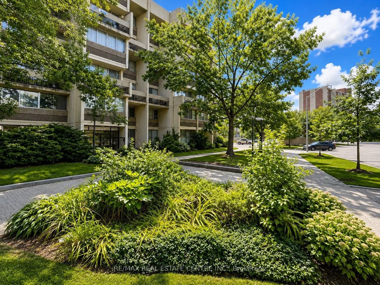 1300 Marlborough Court — photo 3