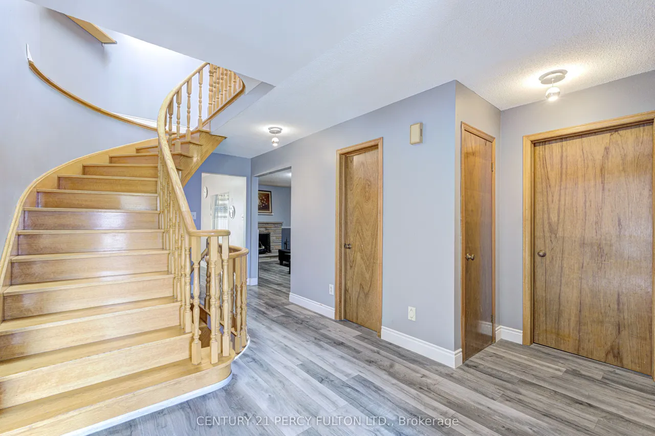 1042 Wetherby Lane — photo 2