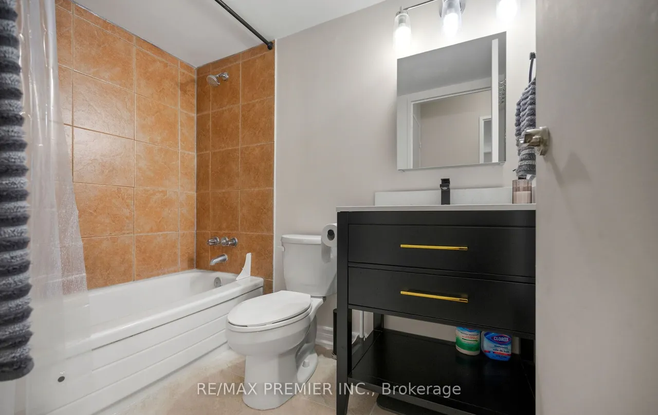 2470 Eglinton Avenue W — photo 24