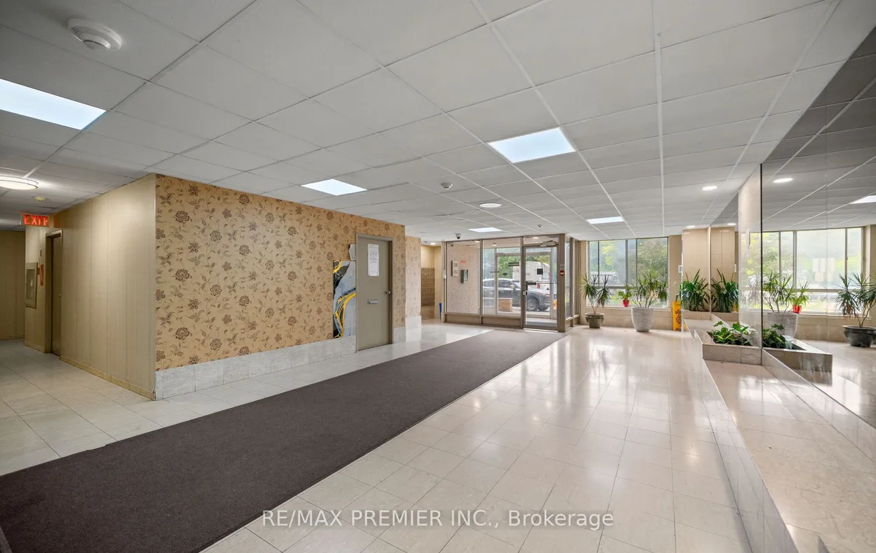 2470 Eglinton Avenue W — photo 25