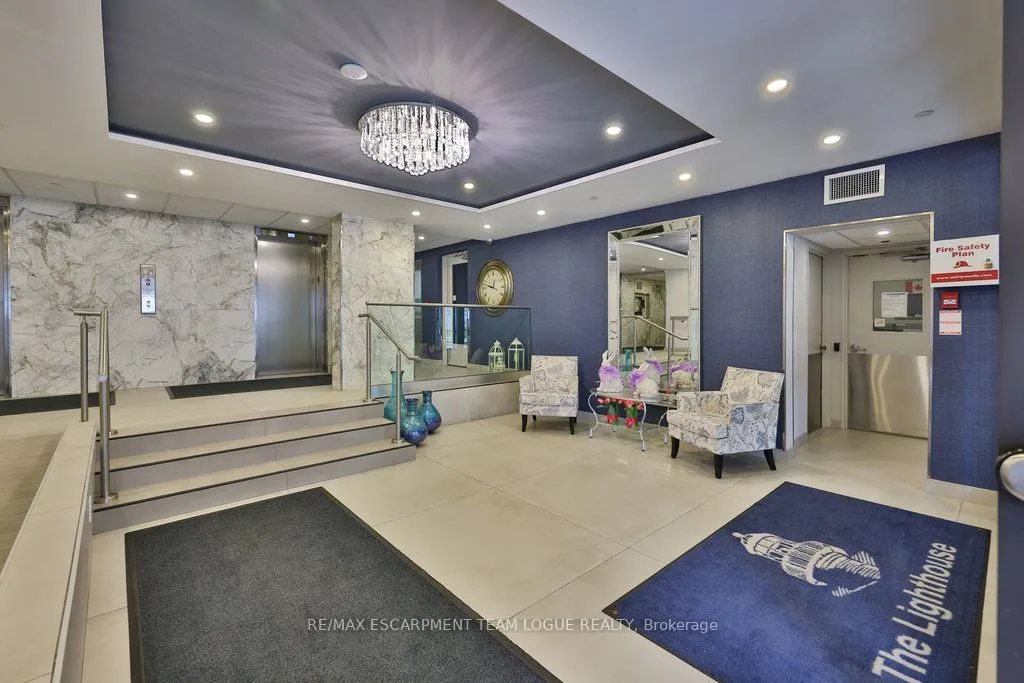 2263 Marine Drive — photo 3