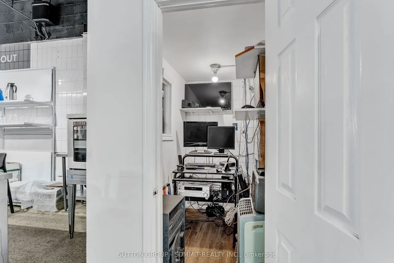2500 Hurontario Street — photo 23