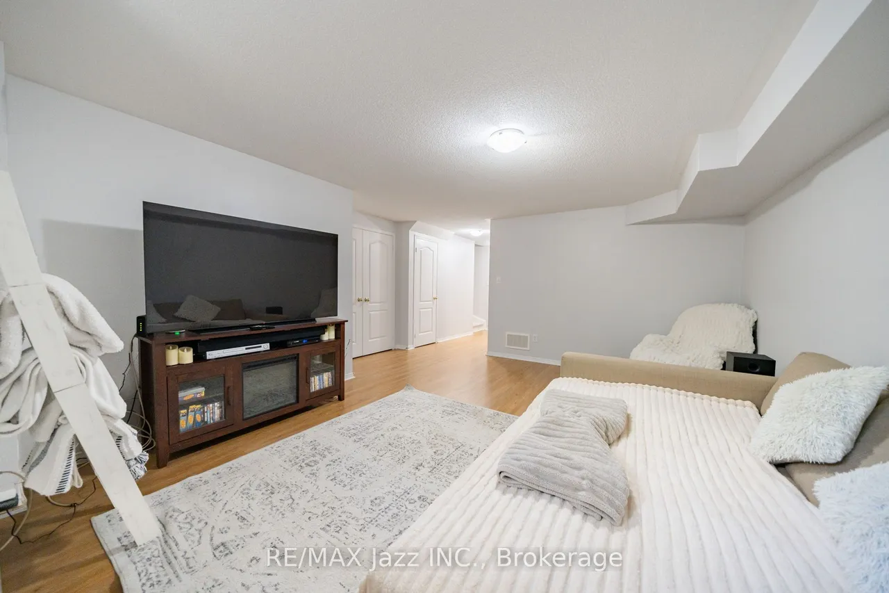 5025 Ninth Line — photo 31