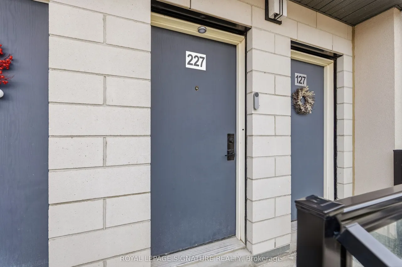 1062 Douglas McCurdy Common — photo 3