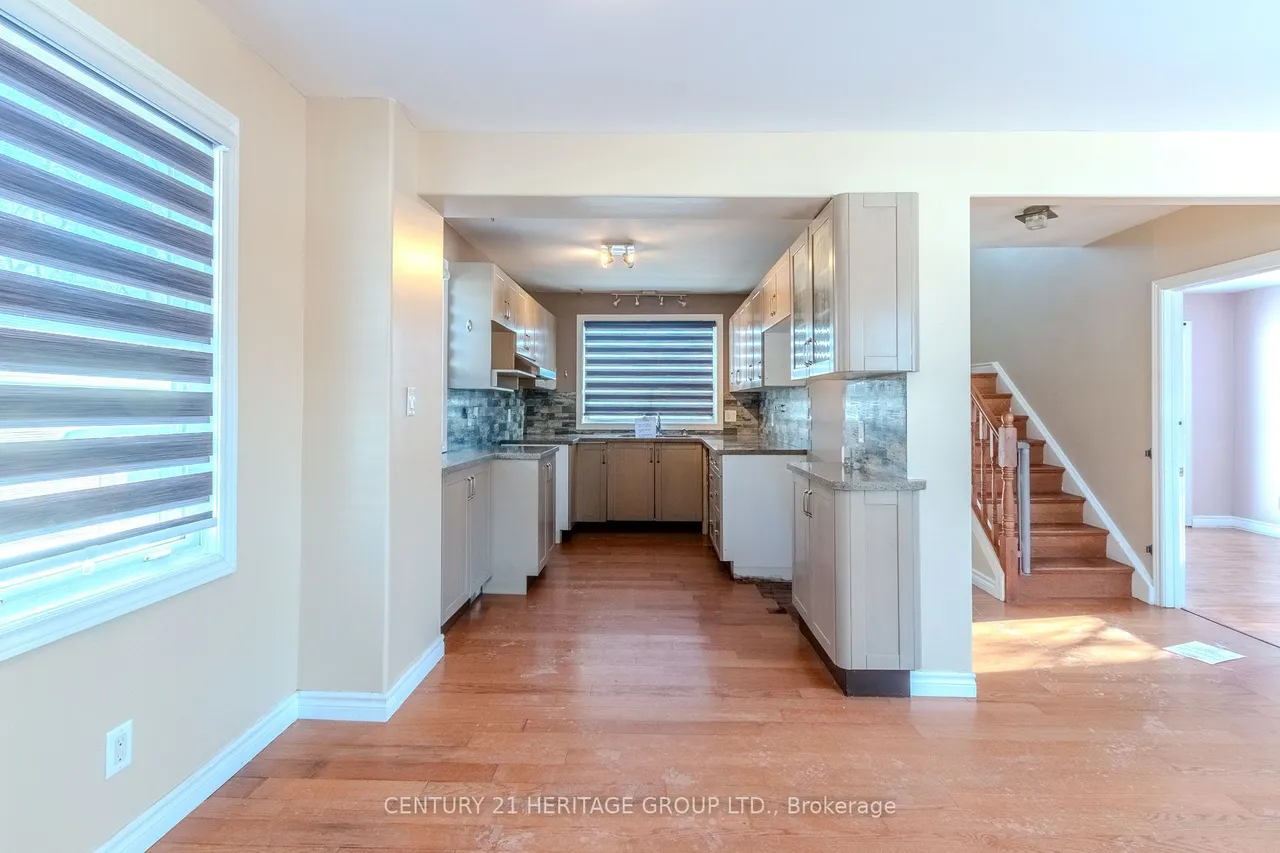 2232 Queensway Drive — photo 3